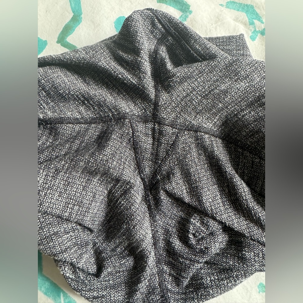 Lululemon Wunder Under high rise - size 6 - Luon variegated black heather knit - Picture 7 of 9